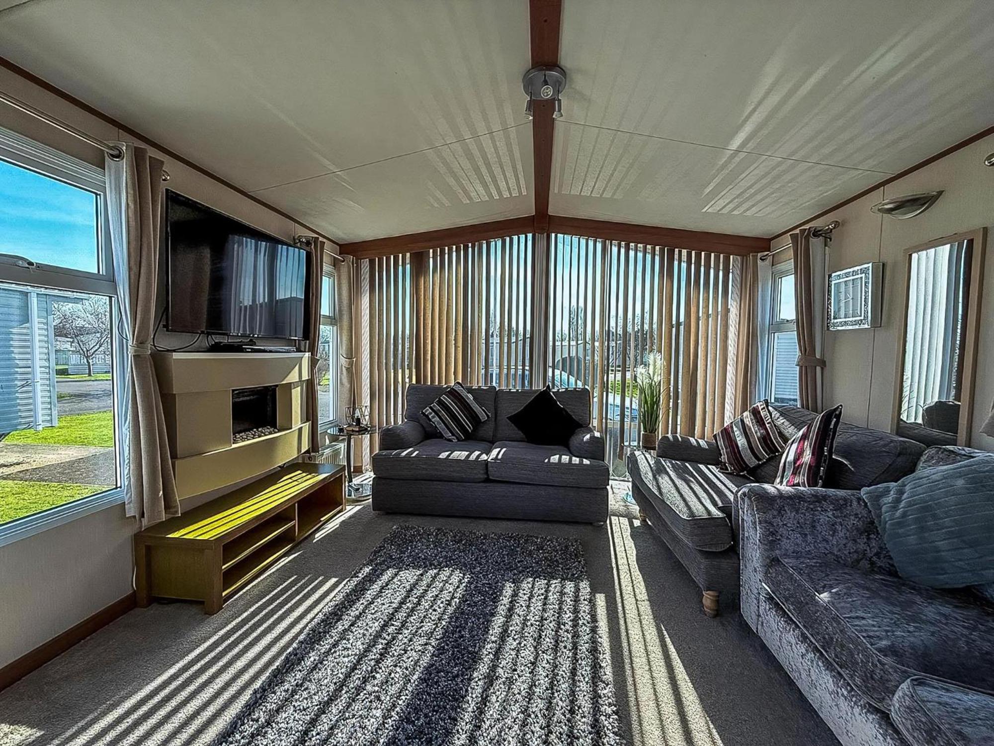 Stunning 6 Berth Caravan With Decking At Southview Holiday Park Ref 33175V Skegness Exterior foto