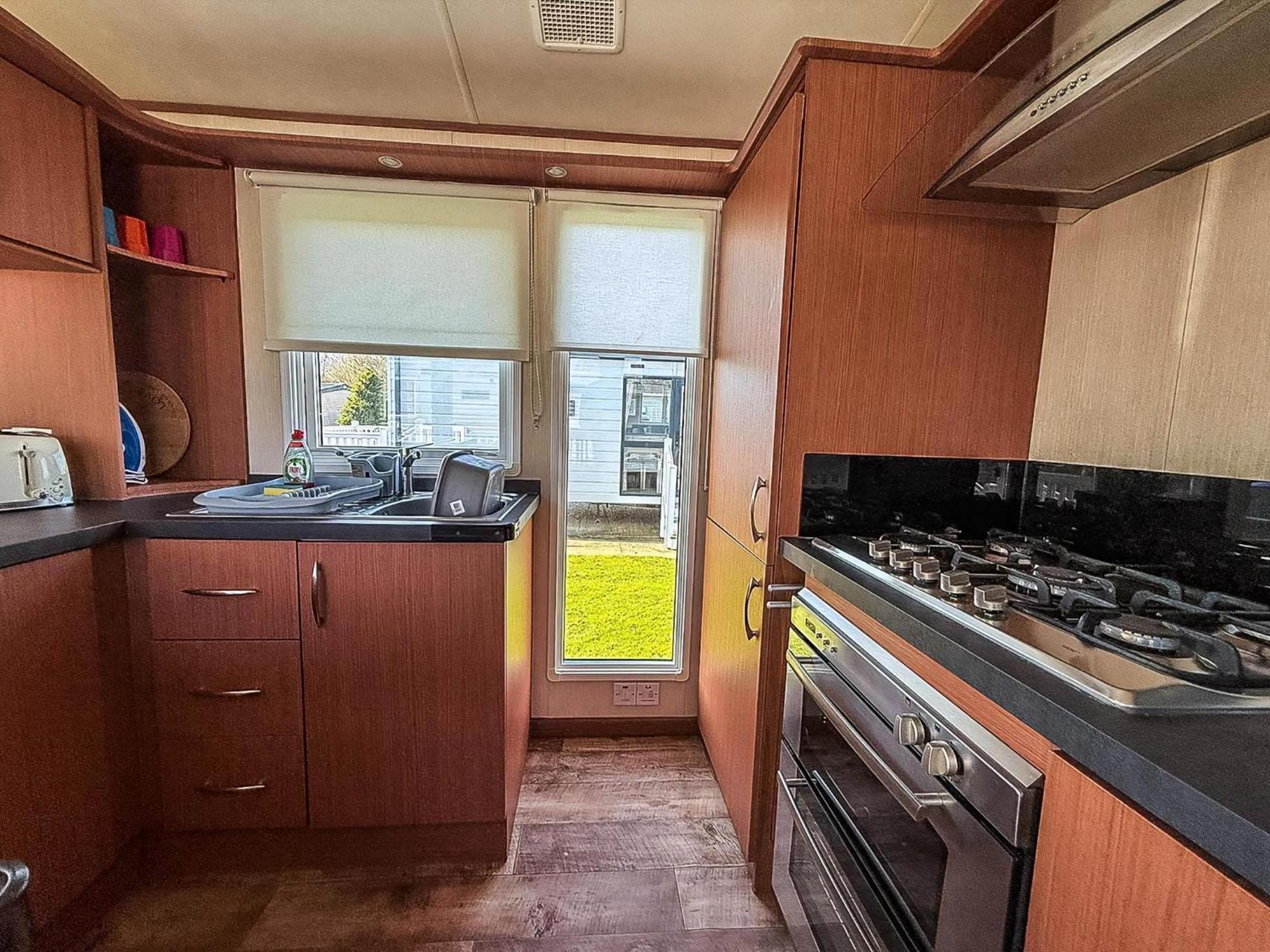 Stunning 6 Berth Caravan With Decking At Southview Holiday Park Ref 33175V Skegness Exterior foto