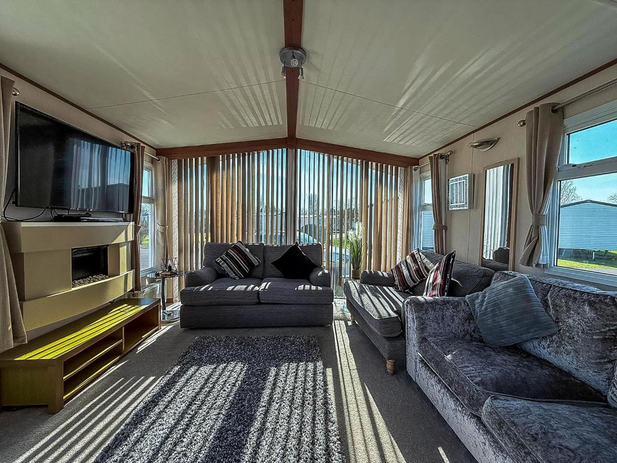 Stunning 6 Berth Caravan With Decking At Southview Holiday Park Ref 33175V Skegness Exterior foto